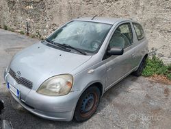Grigio Usata 2000 Toyota Yaris Due volumi | 400 € (Super prezzo)