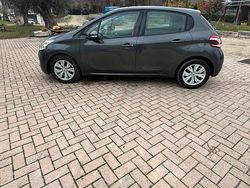 Grigio Usata 2013 Peugeot 208 Due volumi | 4600 € (Buon prezzo)