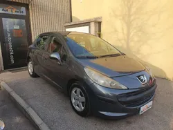 Argento metallizzato Usata 2010 Peugeot 207 Business-Line Tre volumi | 2990 € (Buon prezzo)