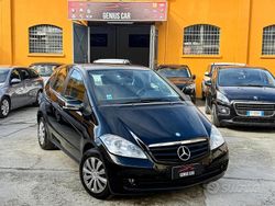 Nero Usata 2010 Mercedes A180 Tre volumi | 3650 € (Cara)