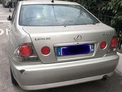 Argento Usata 2000 Lexus IS200 Tre volumi | 4500 €