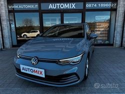 Grigio Usata 2021 VW Golf VIII Life Tre volumi | 17.500 € (Buon prezzo)