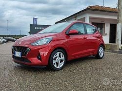 Rosso Usata 2021 Hyundai i10 Advanced Due volumi | 9800 € (Buon prezzo)