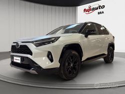 Platinum white & black Usata 2024 Toyota RAV4 Hybrid Style SUV | 36.900 € (Buon prezzo)