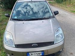 Marrone Usata 2004 Ford Fiesta Due volumi | 2500 € (Buon prezzo)