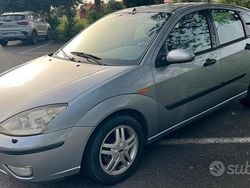 Grigio Usata 2004 Ford Focus Tre volumi | 1800 € (Buon prezzo)
