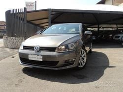 Grigio(met.) Usata 2013 VW Golf VII Highline Tre volumi | 8990 € (Buon prezzo)