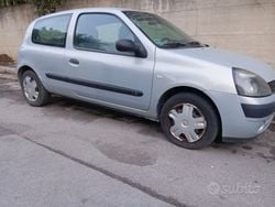 Grigio Usata 2003 Renault Clio II Due volumi | 2500 € (Buon prezzo)
