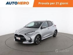 Grigio Usata 2024 Toyota Yaris Hybrid Trend Tre volumi | 21.599 € (Buon prezzo)