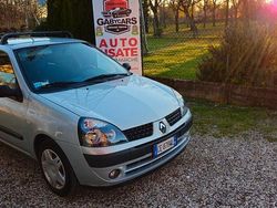 Grigio Usata 2003 Renault Clio II Tre volumi | 2200 € (Buon prezzo)