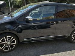 Usata 2016 VW up! Highline Due volumi | 9500 € (Molto cara)