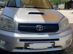 Grigio Usata 2004 Toyota RAV4 Tre volumi | 3500 € (Cara)