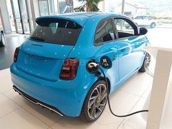 Azzurro Nuova 2025 Abarth 500 Scorpionissima Tre volumi | 31.900 €