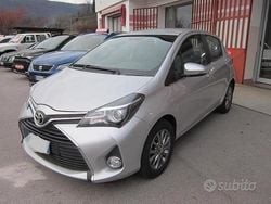 Grigio Usata 2017 Toyota Yaris Lounge Tre volumi | 11.000 € (Buon prezzo)