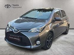 Grigio Usata 2016 Toyota Yaris Hybrid Lounge Tre volumi | 12.900 € (Buon prezzo)