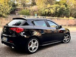 Nero Usata 2012 Alfa Romeo Giulietta Tre volumi | 9500 € (Molto cara)