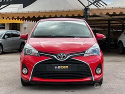 Rosso Usata 2015 Toyota Yaris Active Tre volumi | 8700 € (Buon prezzo)