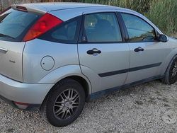 Usata 2001 Ford Focus Due volumi | 600 € (Super prezzo)