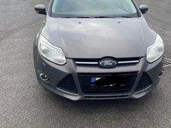 Grigio Usata 2011 Ford Focus Tre volumi | 4000 € (Buon prezzo)
