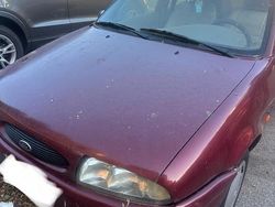 Rosso Usata 1998 Ford Fiesta Due volumi | 600 € (Ottimo prezzo)