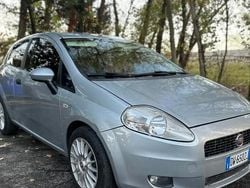 Grigio Usata 2009 Fiat Grande Punto Due volumi | 3600 € (Buon prezzo)