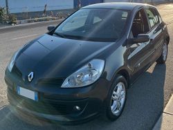 Nero Usata 2006 Renault Clio II Dynamique Tre volumi | 3990 € (Buon prezzo)
