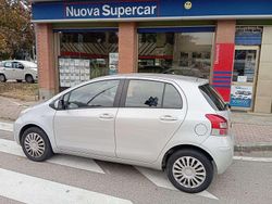 Argento Usata 2013 Daihatsu Charade Tre volumi | 6000 €