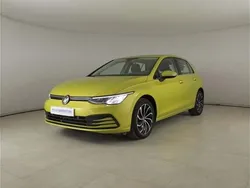 Giallo Usata 2021 VW Golf VIII Life Due volumi | 24.500 € (Buon prezzo)