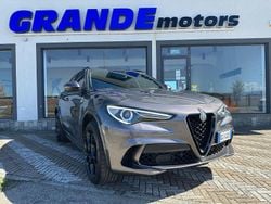 Grigio vesuvio Usata 2021 Alfa Romeo Stelvio Quadrifoglio SUV | 51.900 € (Molto cara)