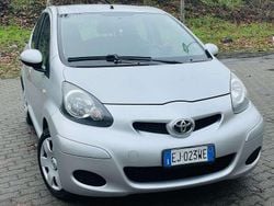 Argento Usata 2011 Toyota Aygo Sol Due volumi | 6490 € (Cara)