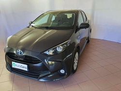 Grigio Usata 2020 Toyota Yaris Hybrid Business Edition Tre volumi | 16.450 € (Buon prezzo)