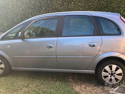 Grigio Usata 2004 Opel Meriva Monovolume | 2500 € (Buon prezzo)