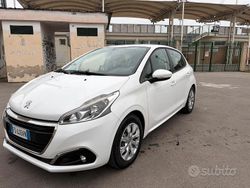 Bianco Usata 2016 Peugeot 208 Active Due volumi | 8500 € (Buon prezzo)