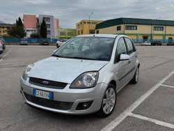 Grigio Usata 2006 Ford Fiesta Due volumi | 1500 € (Ottimo prezzo)