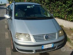 Argento Usata 2002 VW Sharan Comfortline Monovolume | 2400 €