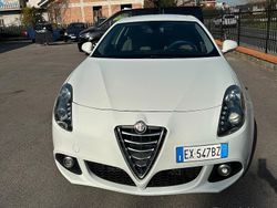 Bianco Usata 2014 Alfa Romeo Giulietta Distinctive Tre volumi | 7600 € (Buon prezzo)