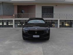 Nero metallizzato Usata 2017 Maserati Levante SUV | 26.000 € (Ottimo prezzo)