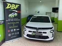 Bianco Nuova 2025 Lancia Ypsilon Due volumi | 22.900 € (Molto cara)