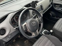 Grigio Usata 2016 Toyota Yaris Tre volumi | 8200 €