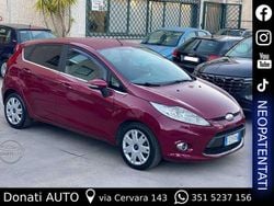 Hot magenta Usata 2010 Ford Fiesta Titanium Tre volumi | 2200 € (Ottimo prezzo)