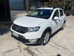 Bianco Usata 2015 Dacia Sandero Stepway Due volumi | 8990 € (Cara)