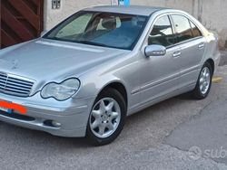 Grigio Usata 2003 Mercedes C220 Tre volumi | 3500 € (Cara)