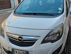 Bianco Usata 2012 Opel Meriva Cosmo Monovolume | 2000 € (Buon prezzo)