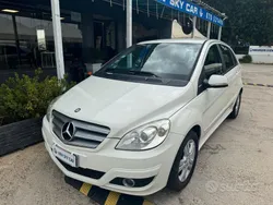 Bianco Usata 2011 Mercedes B180 Executive Monovolume | 7500 € (Molto cara)