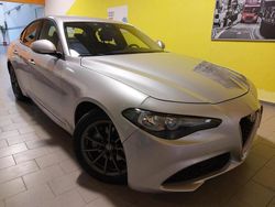 Giallo Usata 2018 Alfa Romeo Giulia Tre volumi | 15.900 € (Ottimo prezzo)