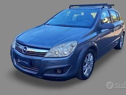 Grigio Usata 2007 Opel Astra Tre volumi | 990 € (Ottimo prezzo)