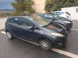 Blu Usata 2009 Ford Fiesta Tre volumi | 2000 € (Buon prezzo)