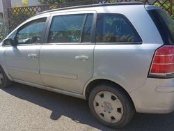 Grigio Usata 2006 Opel Zafira Club Monovolume | 1500 € (Buon prezzo)