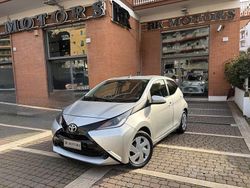 Grigio Usata 2015 Toyota Aygo X-play Due volumi | 10.480 € (Buon prezzo)