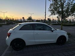 Beige Usata 2011 Audi A1 Ambition Due volumi | 8000 € (Buon prezzo)